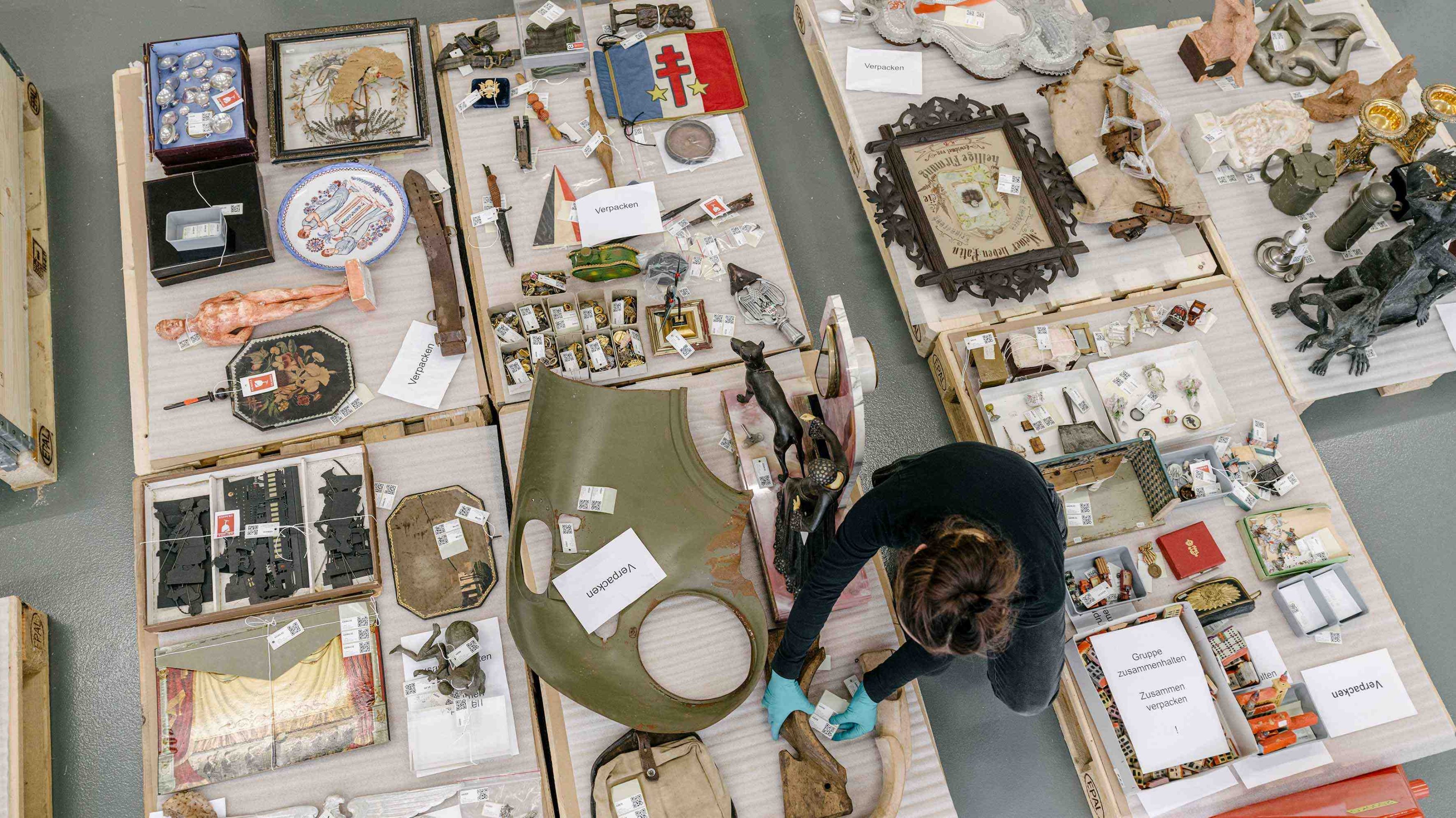 Sunset behind some mountains